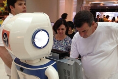 Robô Interativo na inauguração do empreendimento da A.Yoshii