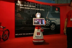 Robô Interativo da Bradesco Seguros na Bienal do Livro