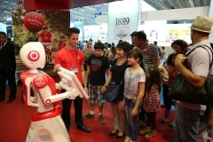 Robô Interativo da Bradesco Seguros na Bienal do Livro