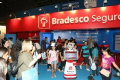 Robô Interativo da Bradesco Seguros na Bienal do Livro
