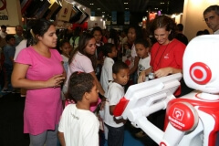 Robô Interativo da Bradesco Seguros na Bienal do Livro