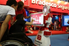 Robô Interativo da Bradesco Seguros na Bienal do Livro