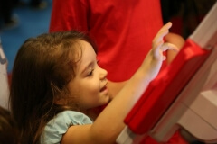 Robô Interativo da Bradesco Seguros na Bienal do Livro
