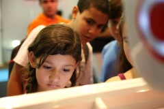 Robô Interativo da Bradesco Seguros na Bienal do Livro