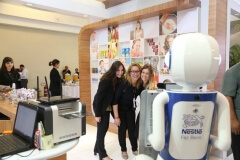 Robô Interativo da Nestlé na convenção Abras 2014