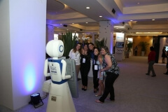 Robô Interativo da Nestlé na convenção Abras 2014