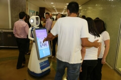 Robô Interativo da Sanofi / Medley no Workday