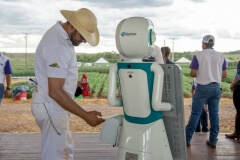 Robô Interativo da Syngenta na Showtec 2015