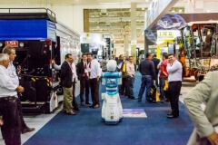 Robô Interativo da Wirtgen Group na Brazil Road Expo 2013