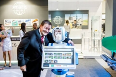 Robô Interativo da Wirtgen Group na Brazil Road Expo 2013