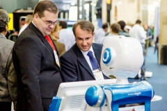 Robô Interativo da Wirtgen Group na Brazil Road Expo 2013