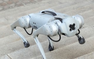 Cão Robótico Scooby consegue subir escadas com agilidade