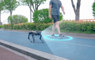 Cão robótico Scooby acompanhando humano - Unitree Vs. Boston Dynamics