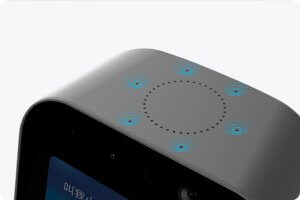 Robô Nik conta com Microfones e Auto-falantes